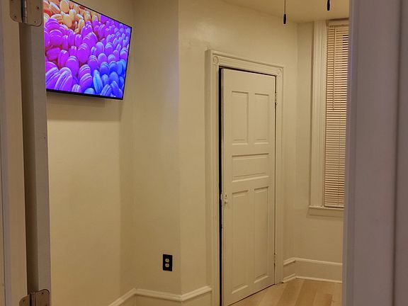 5th image of 2117 W Ontario St Floor 2