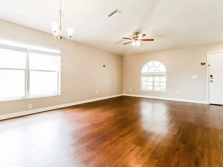 12610 Montford Ln — Photo 6