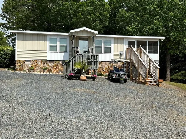 137 Grand View Dr, New London, NC 28127
