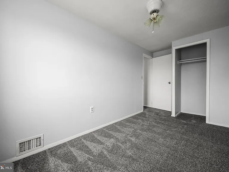 1610 Wentworth Ave — Photo 23