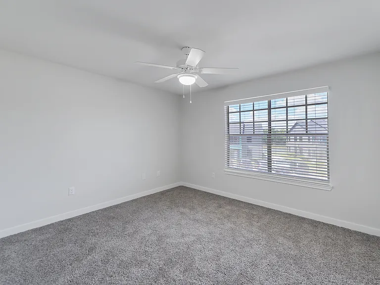 Lakeside Apartments — Photo 15