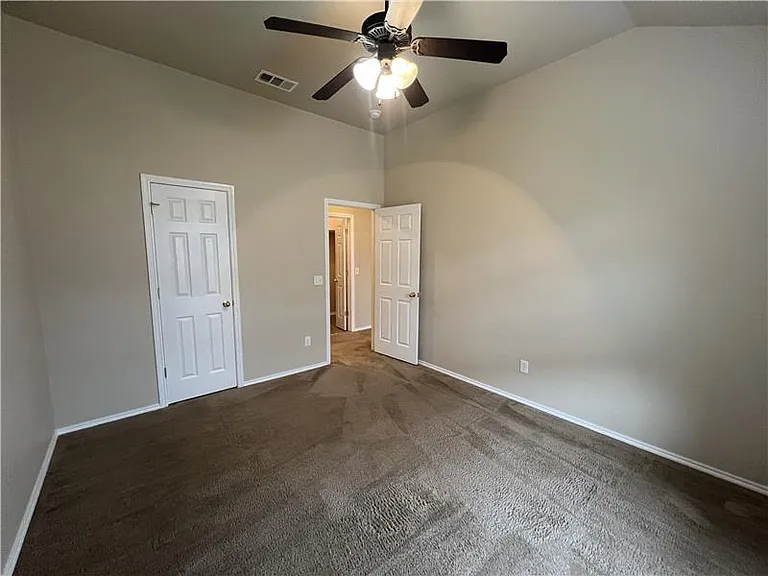 4205 Cambridge Dr #B — Photo 15