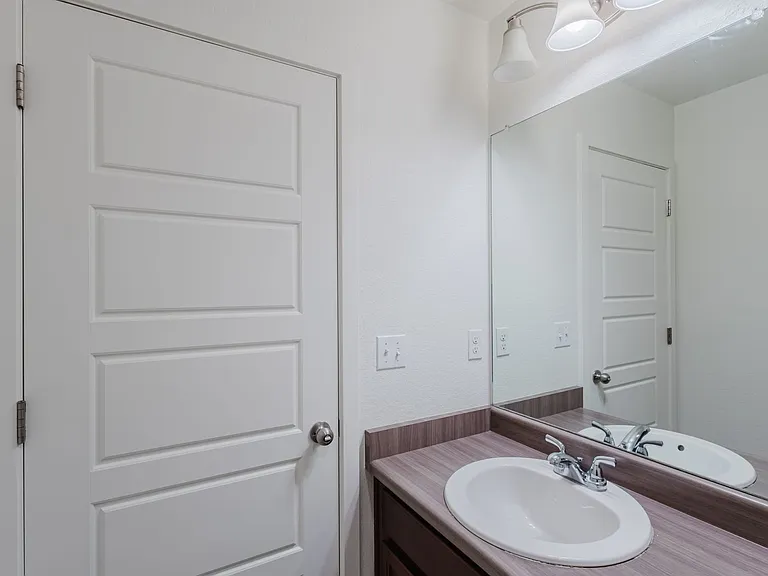 2656 Champagne Ave — Photo 38
