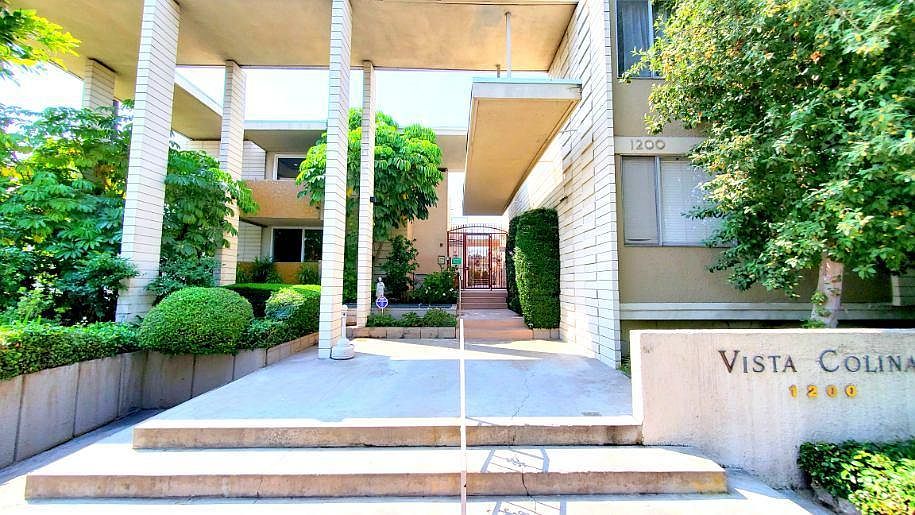 1st image of 1200 W Huntington Dr