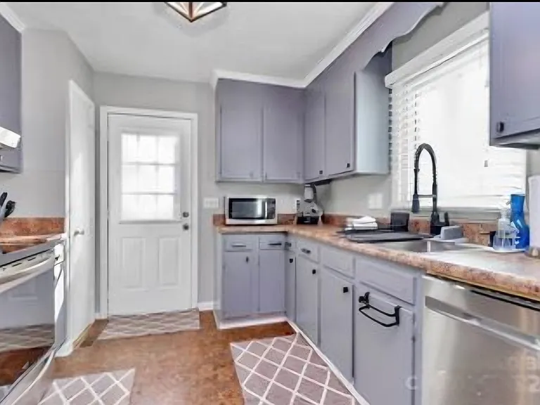 301 Red Roan Pl — Photo 25
