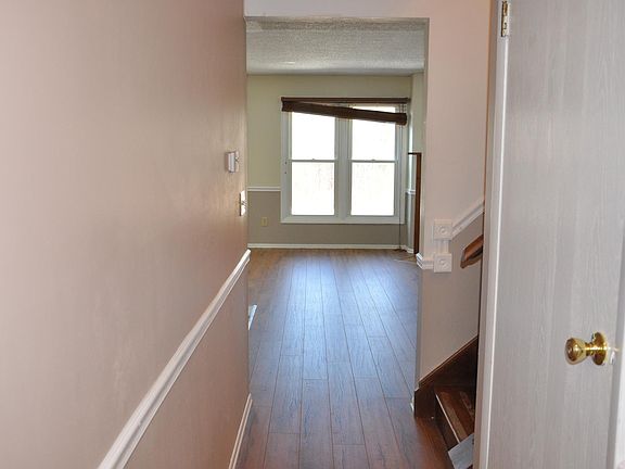 3rd image of 14 Lexington Ct