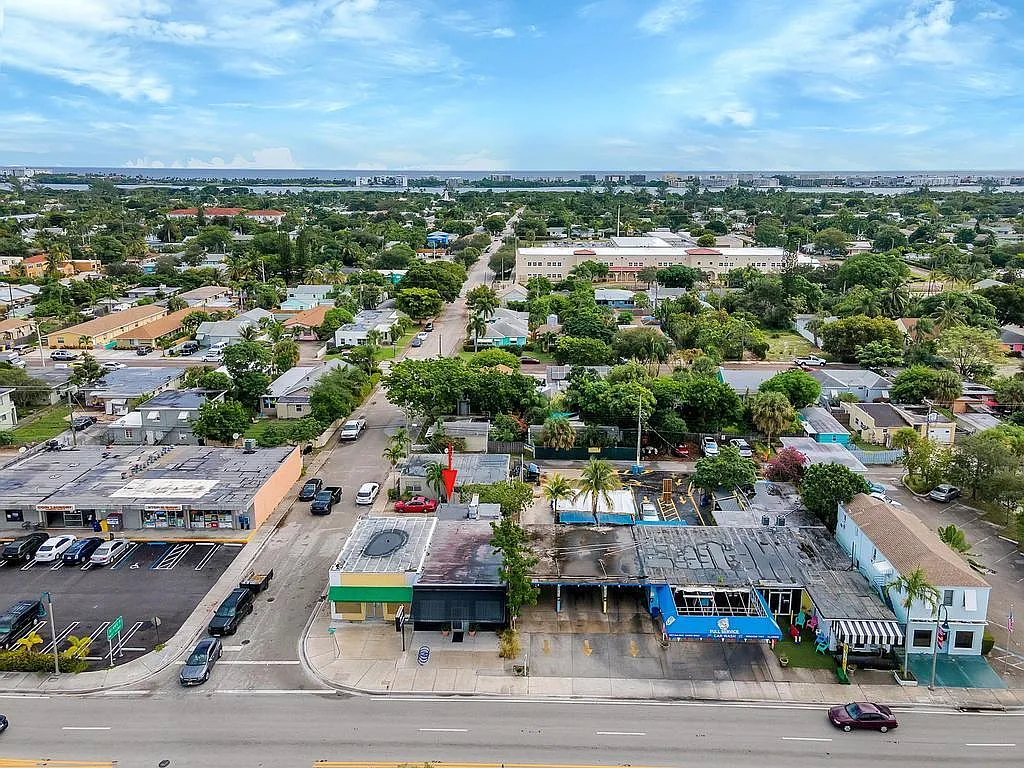 2 bed, 1.0 bath, 612 sqft, $1,700 — Photo 1