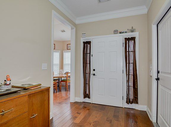 5th image of 127 Sierra Dr