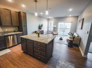 ivi Apartments, Omaha, NE 68164