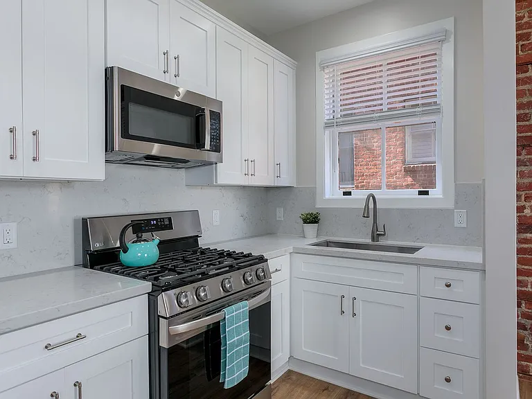 149 S Los Robles Ave — Photo 50