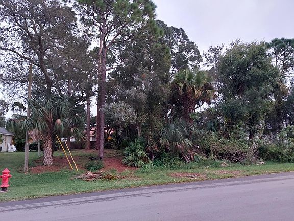 4th image of 2449 SW Valnera St