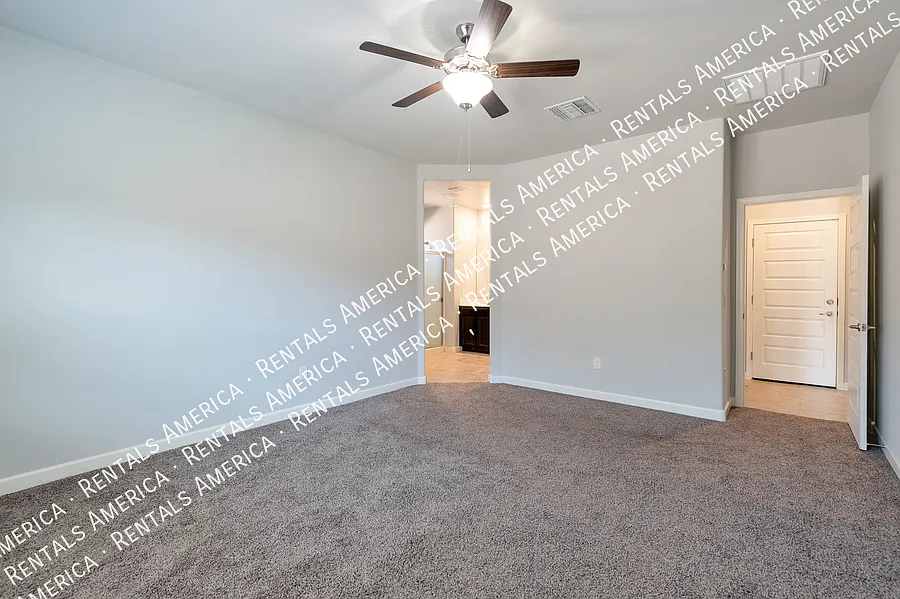 Light and airy home in Corona de Tucson — Photo 3