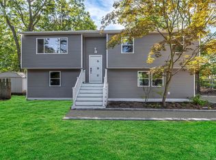 149 Oak Ave, Shirley, NY 11967