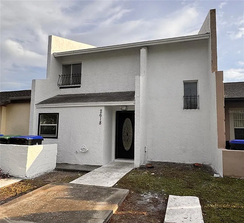3 bed, 2.0 bath, 1349 sqft, $2,200 — Photo 2