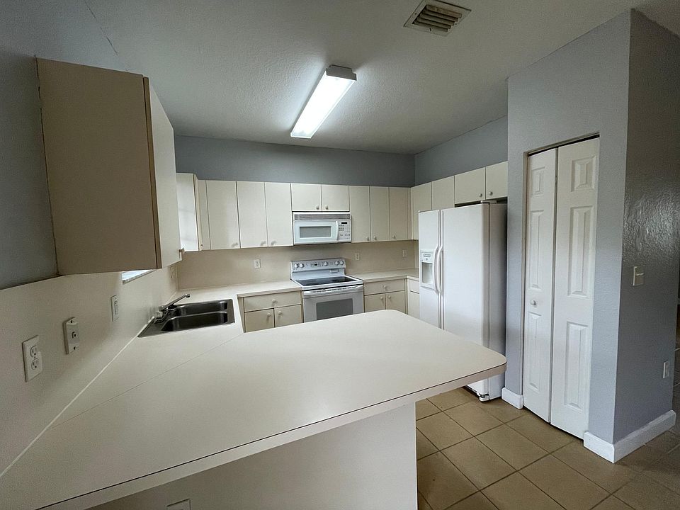 1st image of 2720 NE 3rd Dr #112