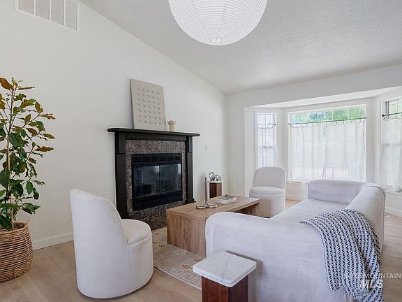 4th image of 4111 N Azalea Ln