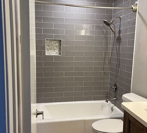 5th image of 109 E Oak St