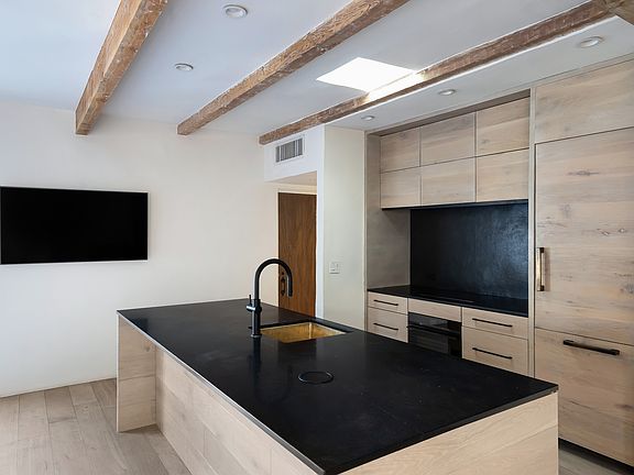 Breakfast Bar/Island