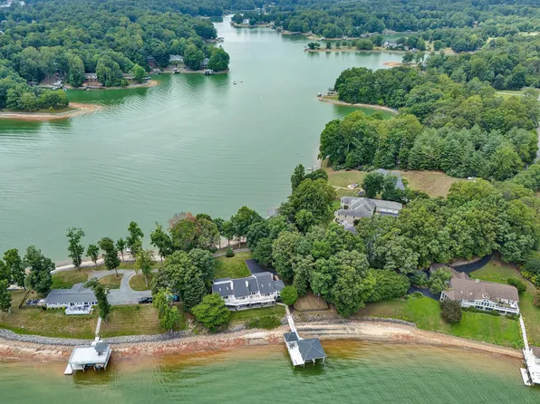 2455 Merriman Way Rd, Moneta, VA 24121