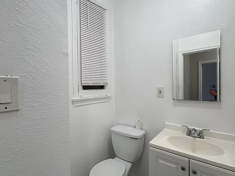 1059 S. Manhattan Pl — Photo 11