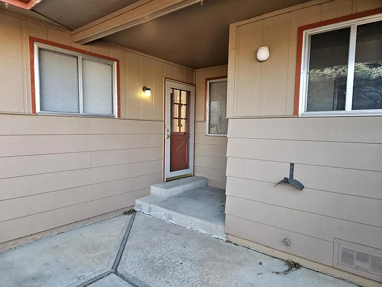 2425 Emery St — Photo 4