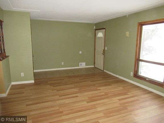 4th image of 6 Sandralee Dr W