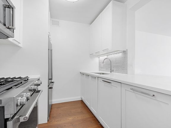 5th image of 200 E 94th St APT 325