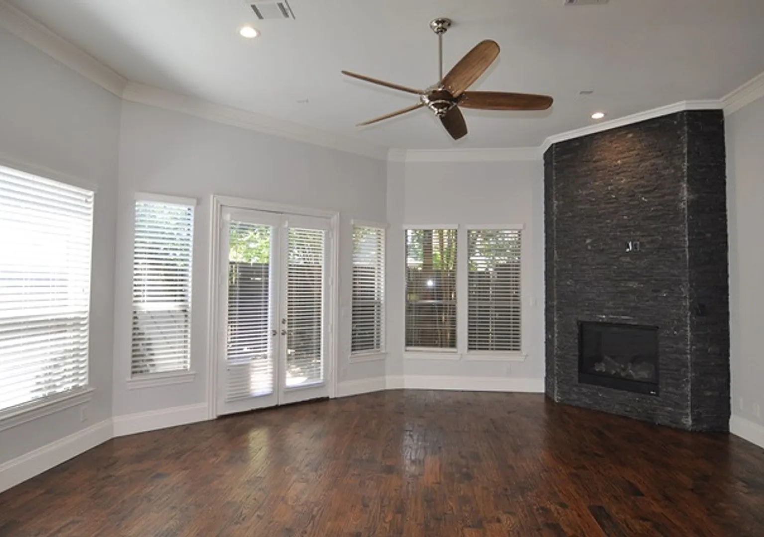 View Now/Coming Soon! Luxury M Streets Townhome Near Smu & Highland Park With Designer Finishes! — Photo 3