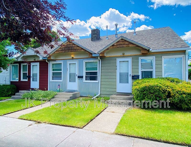 1st image of 208 9th St N