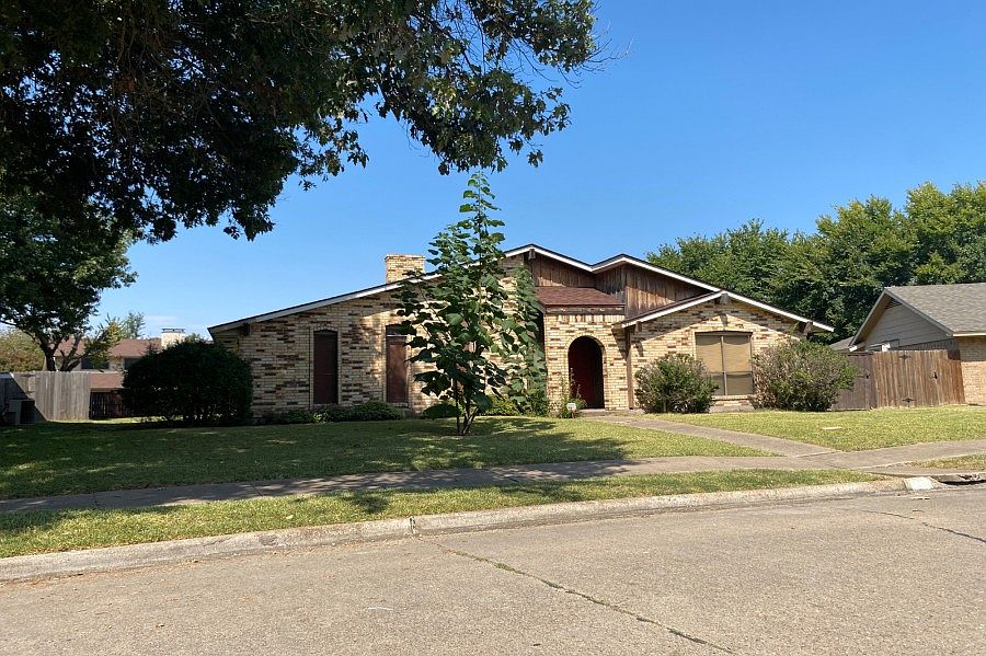 1st image of 421 Quintana Dr