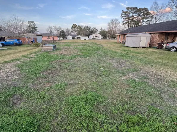 306 W 9th St, Donaldsonville, LA 70346