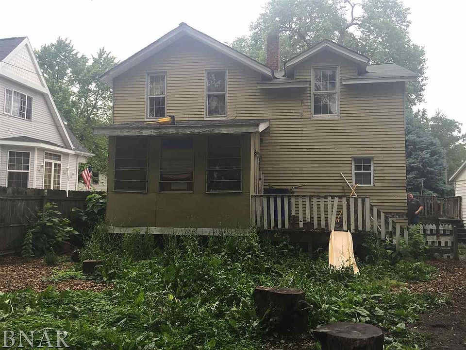 2nd image of 702 W Locust St