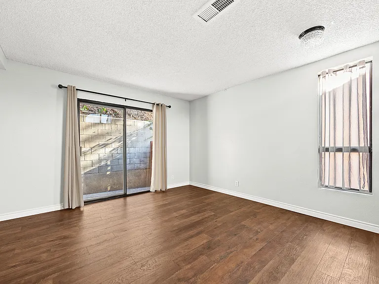 1040 S Garfield Ave — Photo 8