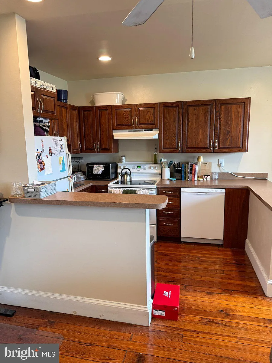 Building Photo - 1723 Pine St #4