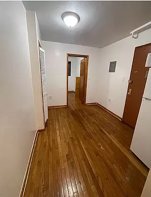 Rented by KNOCKKNOCK LLC | media 6