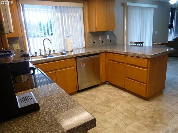 3rd image of 14019 NE 40th St