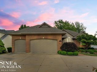 1407 Oakland St, Saint Clair, MI