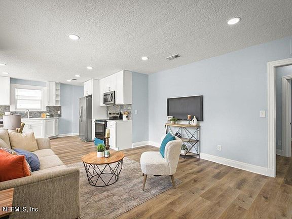 5th image of 419 W 46TH Street