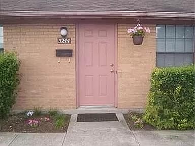 2nd image of 5240 Belle Isle Dr