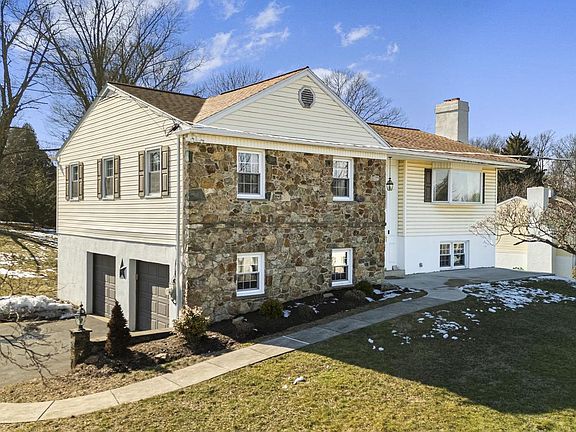 2nd image of 220 Coldstream Rd