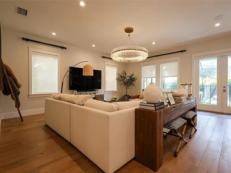 2402 W Parkland Blvd — Photo 9