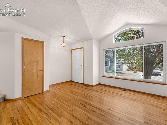 4th image of 2667 Lear Dr