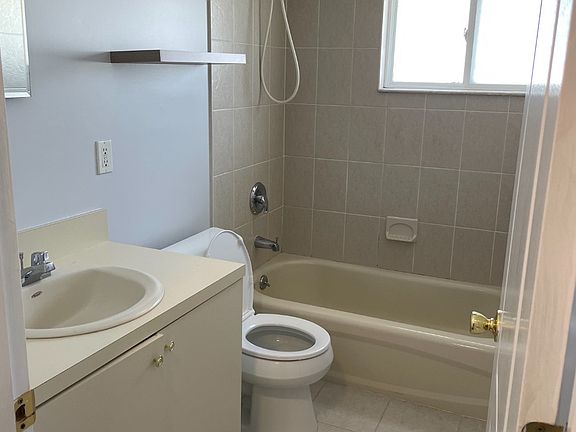 5th image of 723 Ferguson Ct