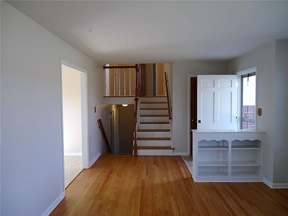 5th image of 720 N Bauman St