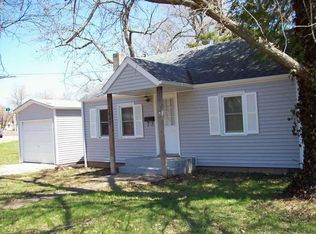 1023 S Main St, Hillsboro, IL 62049