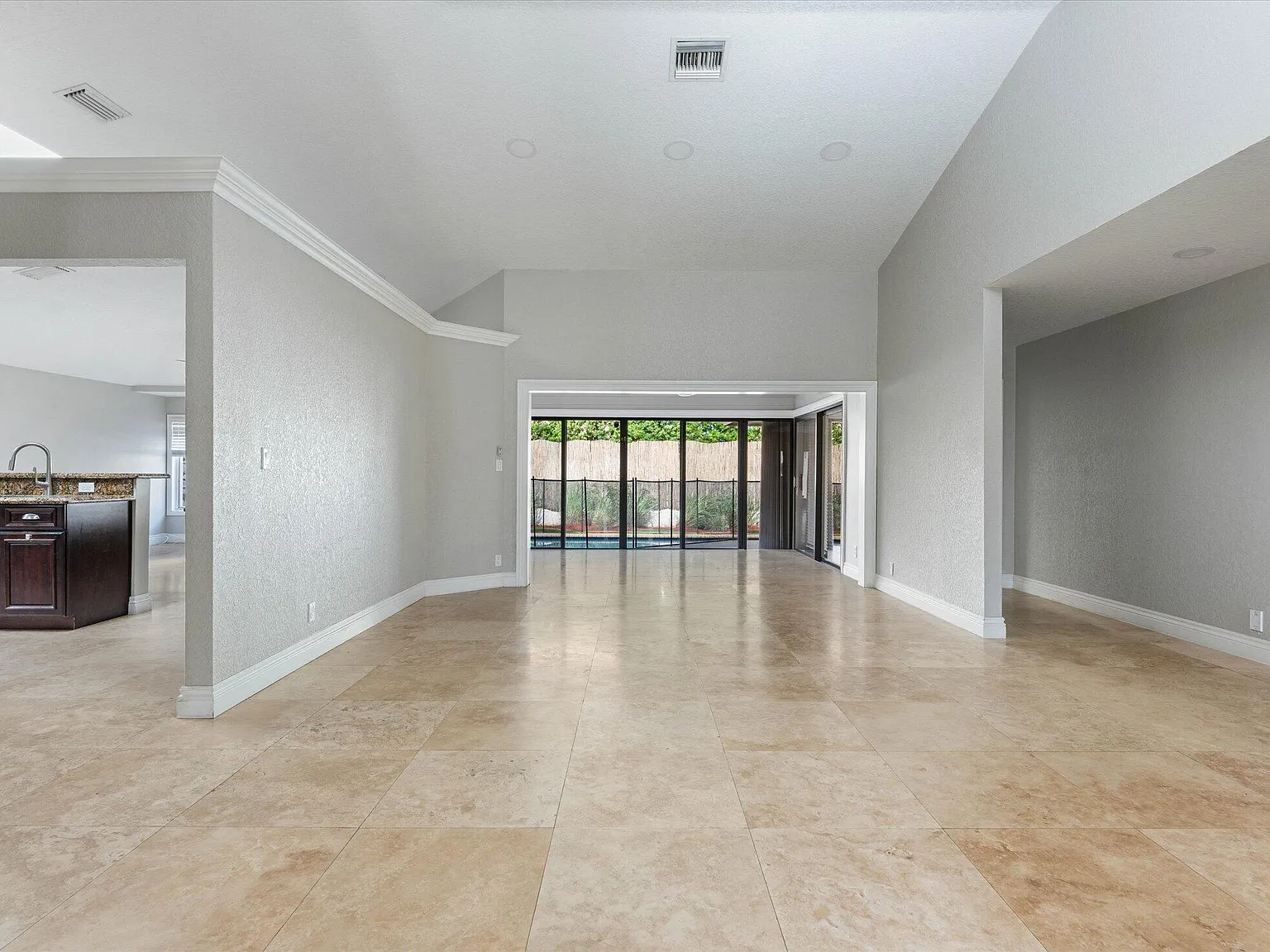 4 bed, 2.5 bath, 2373 sqft, $6,950 — Photo 3