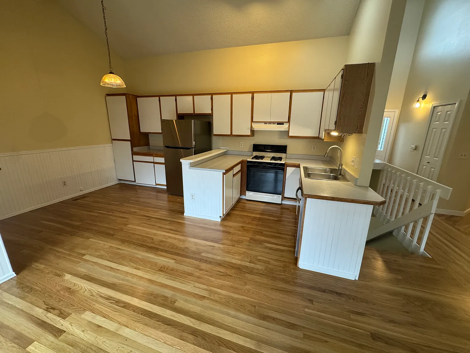 3 bed, 1104 sqft, $2,200 — Photo 3