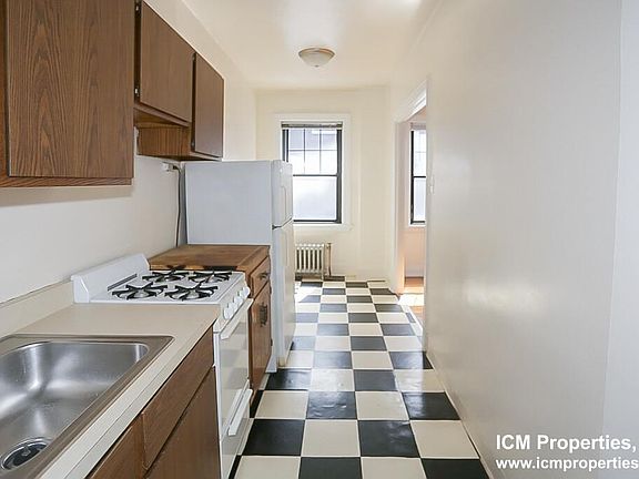 4th image of 3136 N Cambridge Ave #2D