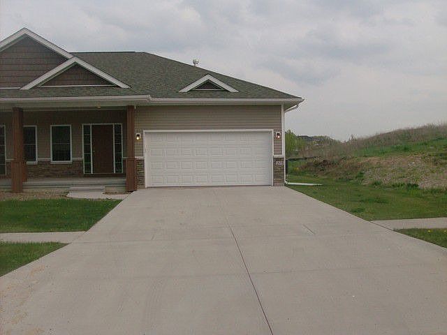 1st image of 275 Hickory Ct