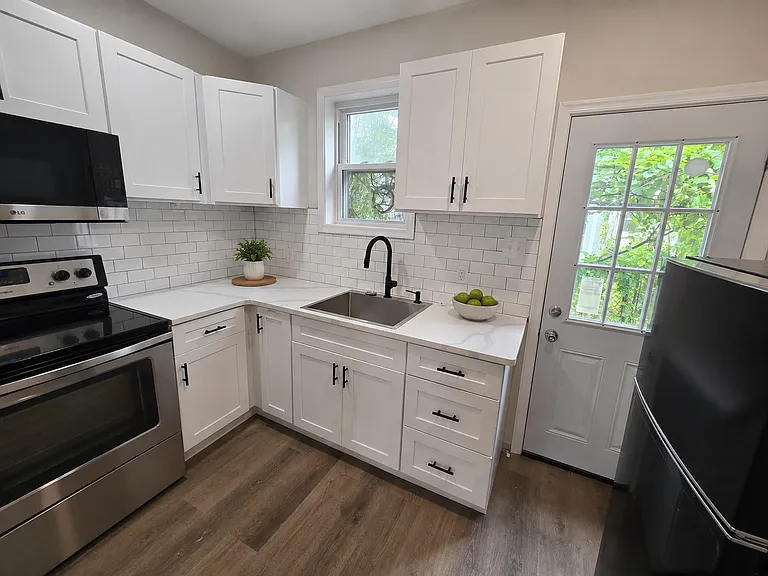 1302 N Farson St — Photo 7
